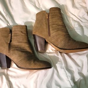 Justfab size 10 beige heeled booties